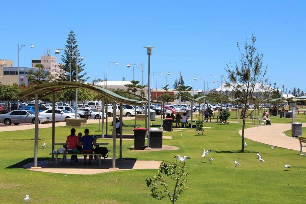 The Central Shed - 10B Geraldton Eksteriør bilde